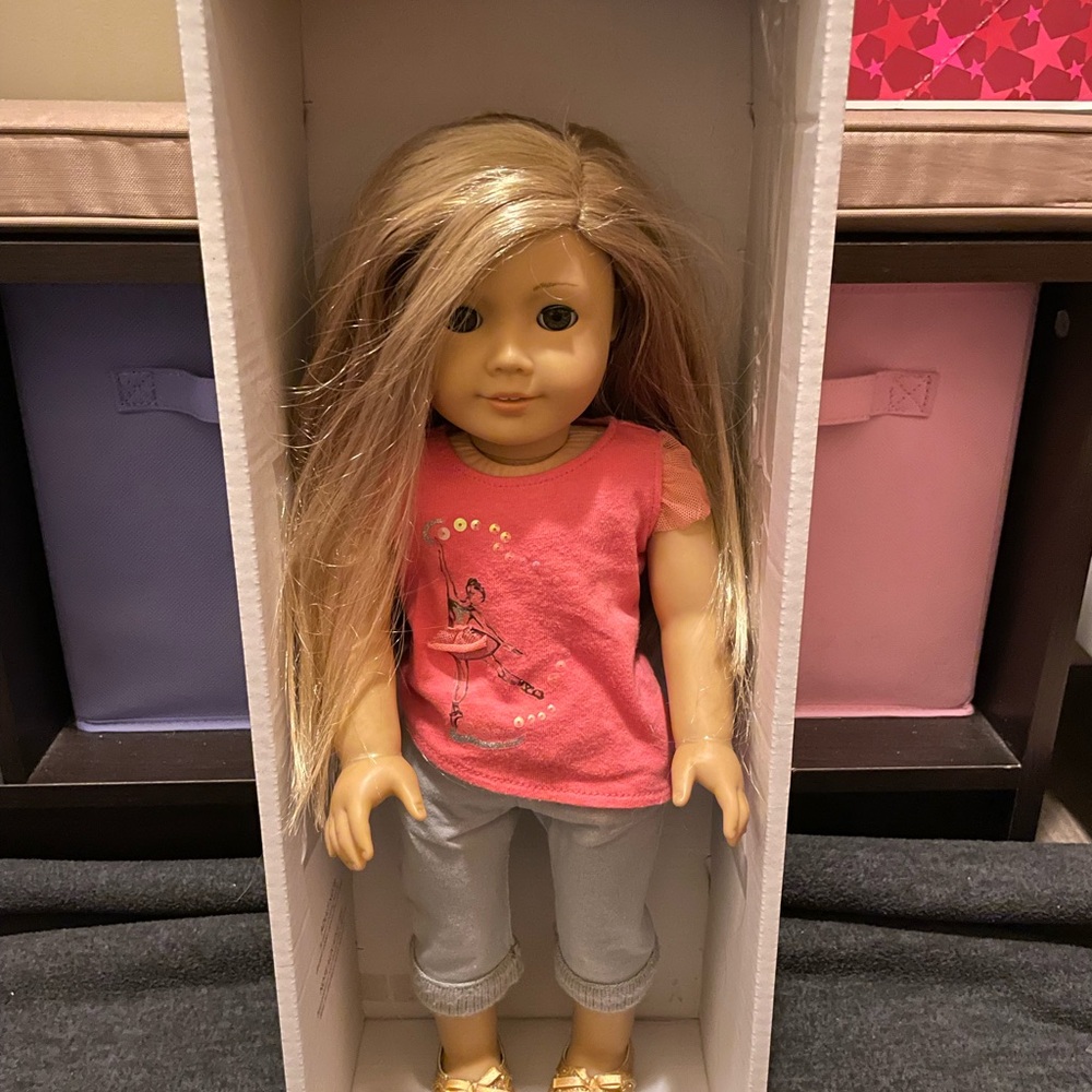 American Girl Isabelle Palmer Doll GOTY 2014 in Meet Outfit